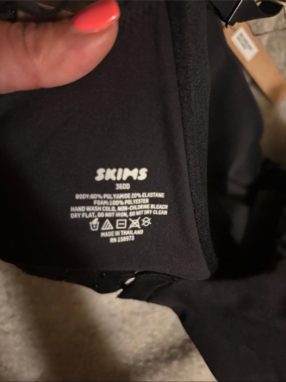 Skims Everyday T shirt Bra - Picture 3 of 5